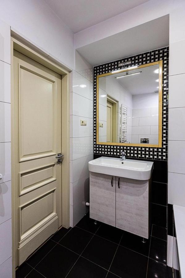 Цехова 1 Apartamento Lviv Exterior foto